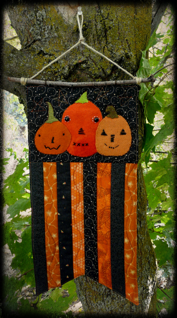 A vintage Halloween mini Quilts pattern  pumpkins