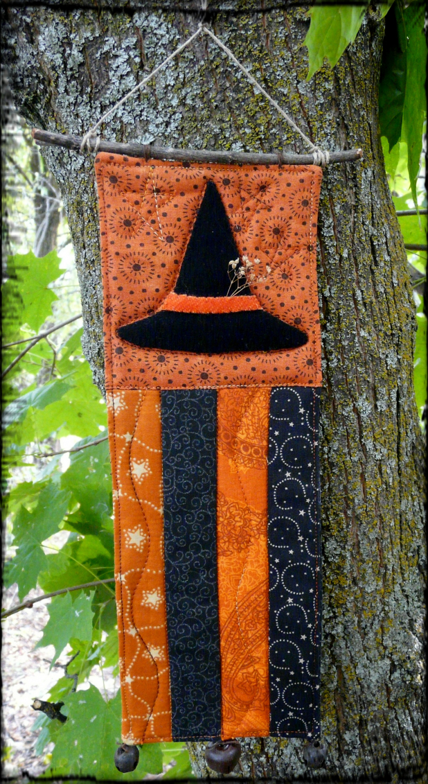A vintage Halloween mini Quilts pattern witch hat