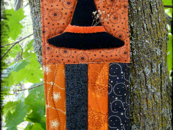 A vintage Halloween mini Quilts pattern witch hat