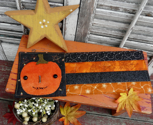 A vintage Halloween mini Quilts pattern table mat