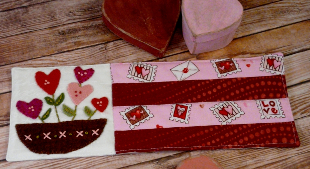 A vintage Valentine heart banner mini Quilts pattern