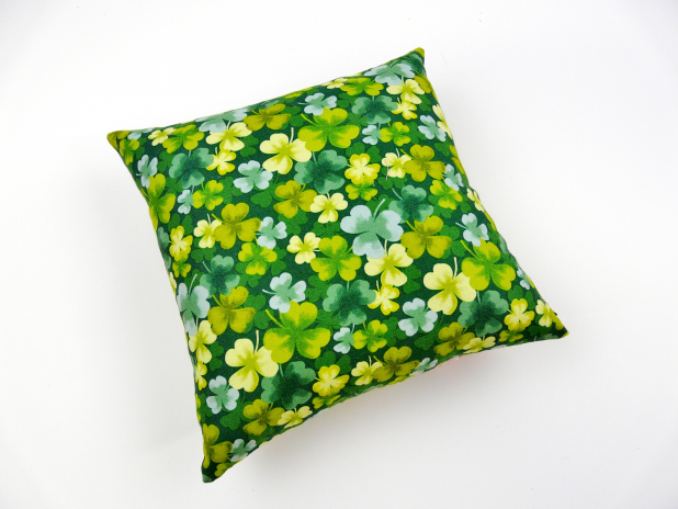 Shamrock cat pillow felt flowers pattern