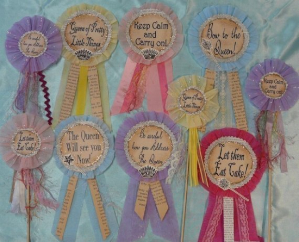 QUEEN Badges pin & wand pattern