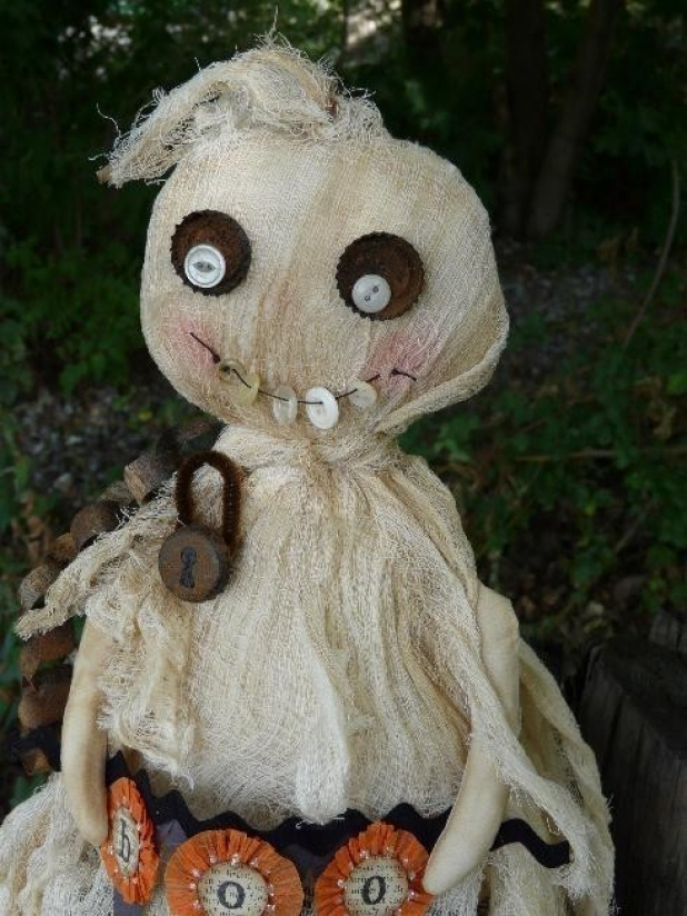 Prim Halloween "Boo" Ghost doll pattern