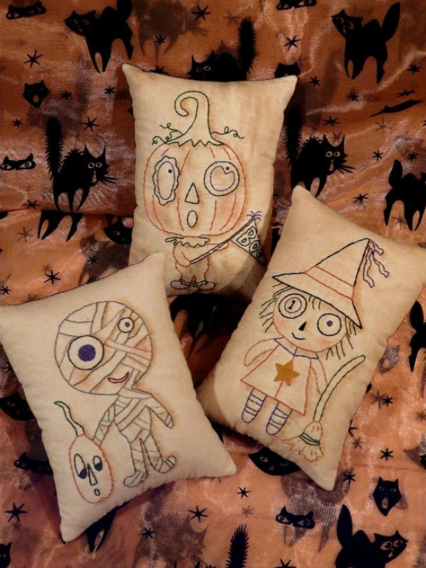 MONSTER MASH Stitchery pattern pillow tuck pin cushion mummy pumpkin witch