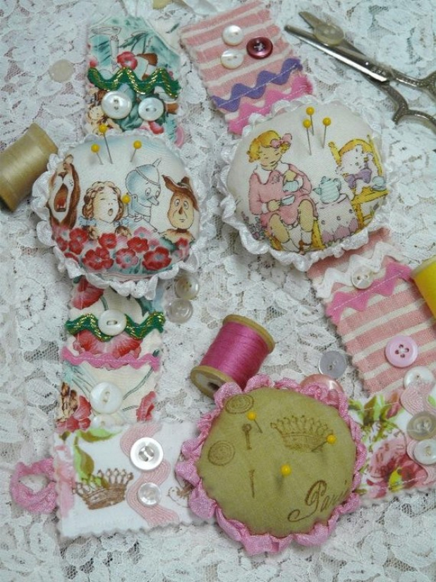 Pretty wrist cuff pin cushion pattern