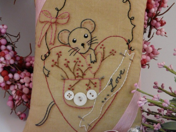 Sweet Mouse Valentine Stitchery heart pattern