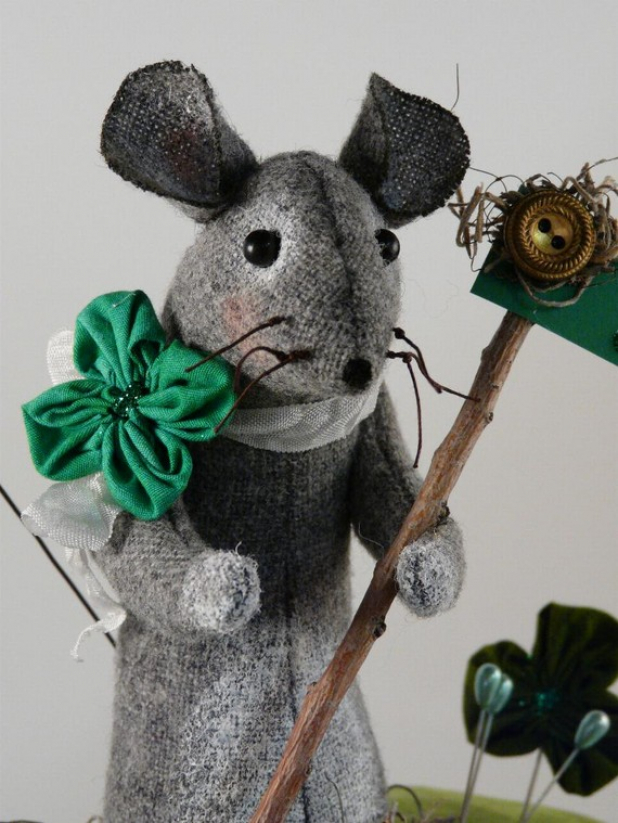 O'dorable Mouse Pin cushion shamrock pattern