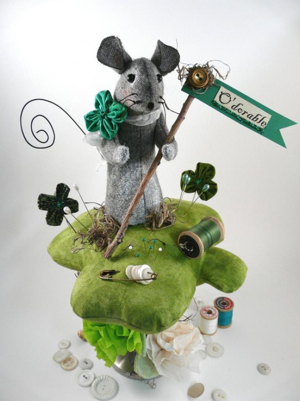 O'dorable Mouse Pin cushion shamrock pattern