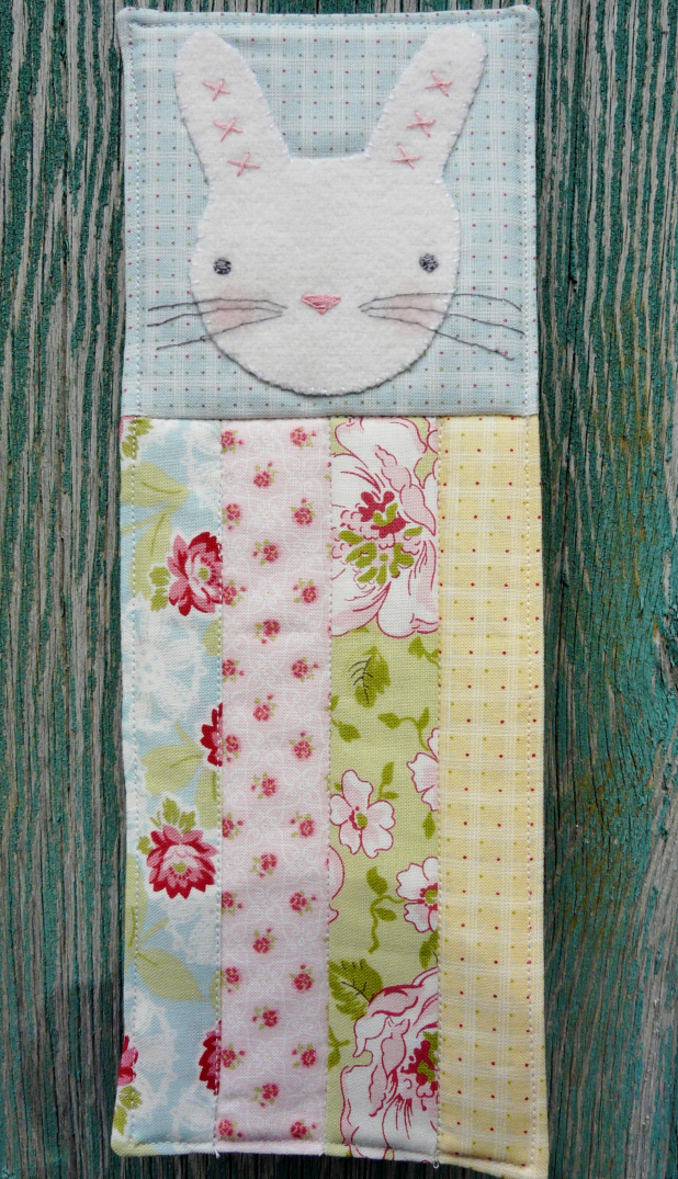 A vintage Easter bunny rabbit mini Quilts pattern