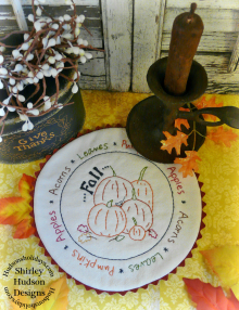 Fall's bounty candle mat embroidery pattern, #341 pumpkin mouse