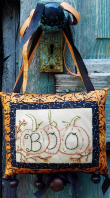 Halloween BOO embroidery pumpkin Pattern Halloween BOO embroidery pumpkin Pattern  - primitive pillow stitchery tuck seam