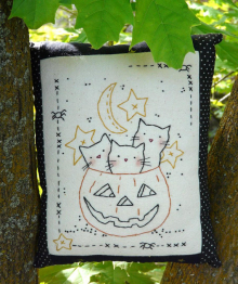 3 Cats in Halloween pumpkin Stitchery sheet pattern