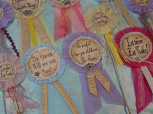 QUEEN Badges pin & wand pattern