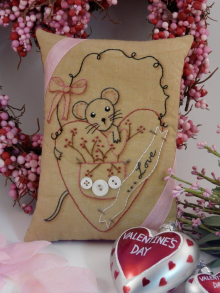 Sweet Mouse Valentine Stitchery heart pattern